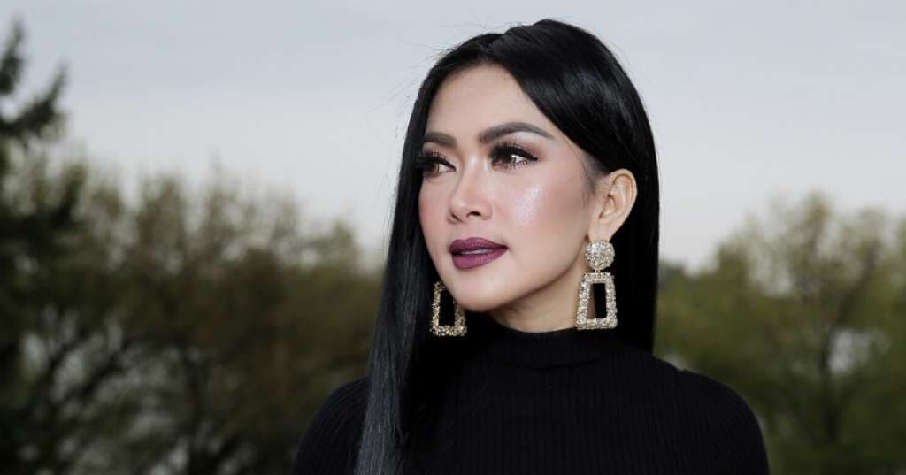 'Headpiece' 30 Kg Membuat Syahrini Gelisah Menjelang Konser