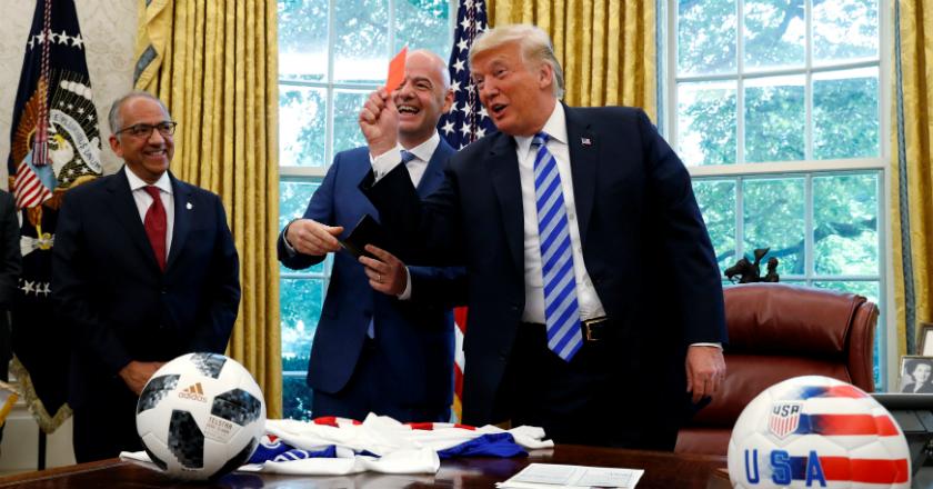 Tak Seperti Jokowi, Trump Malah Beri Kartu Merah ke Wartawan