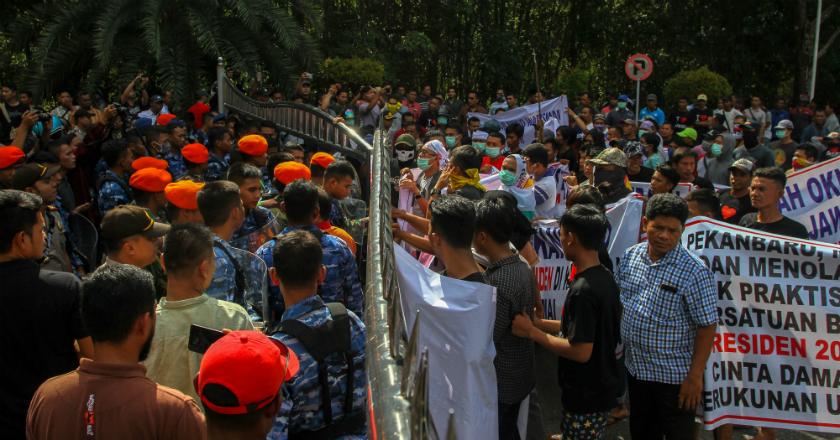 Massa #2019GantiPresiden dan #2019TetapJokowi Deklarasi Bareng di Karawang, Apa Kata Polisi?