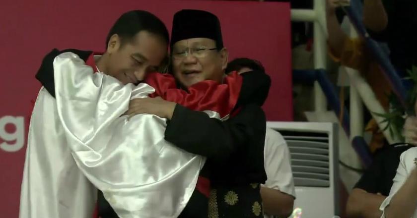 Ketika Pencak Silat Membuat Jokowi dan Prabowo Berpelukan