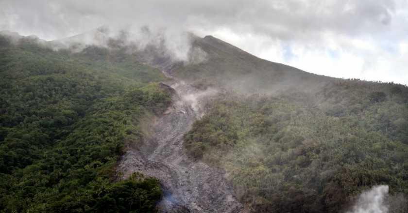 Gunung Karangetang Siaga, PVMBG Imbau Warga Jauhi Kawah Radius 2,5 KM