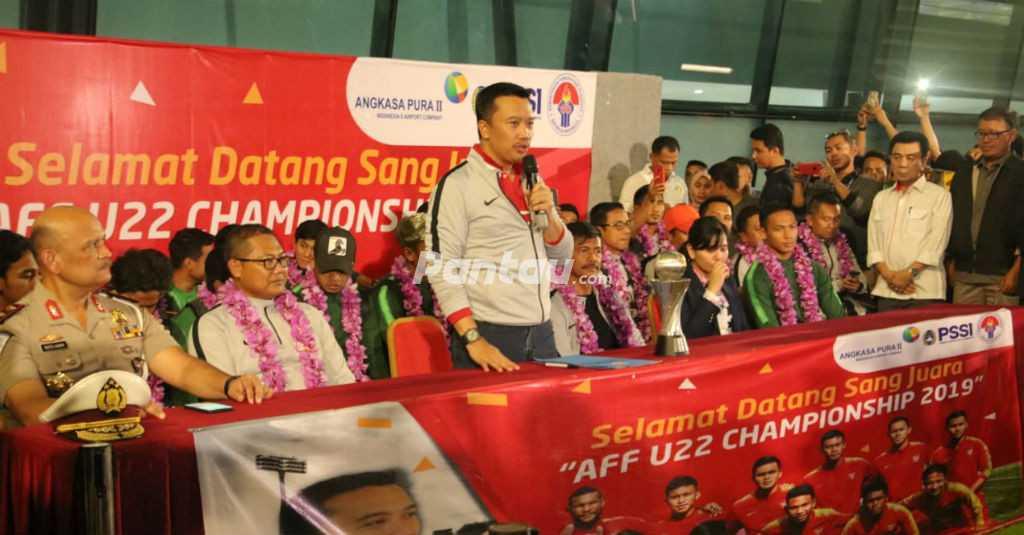Timnas U-22 Tiba di Tanah Air Disambut Menpora dan Sekjen PSSI