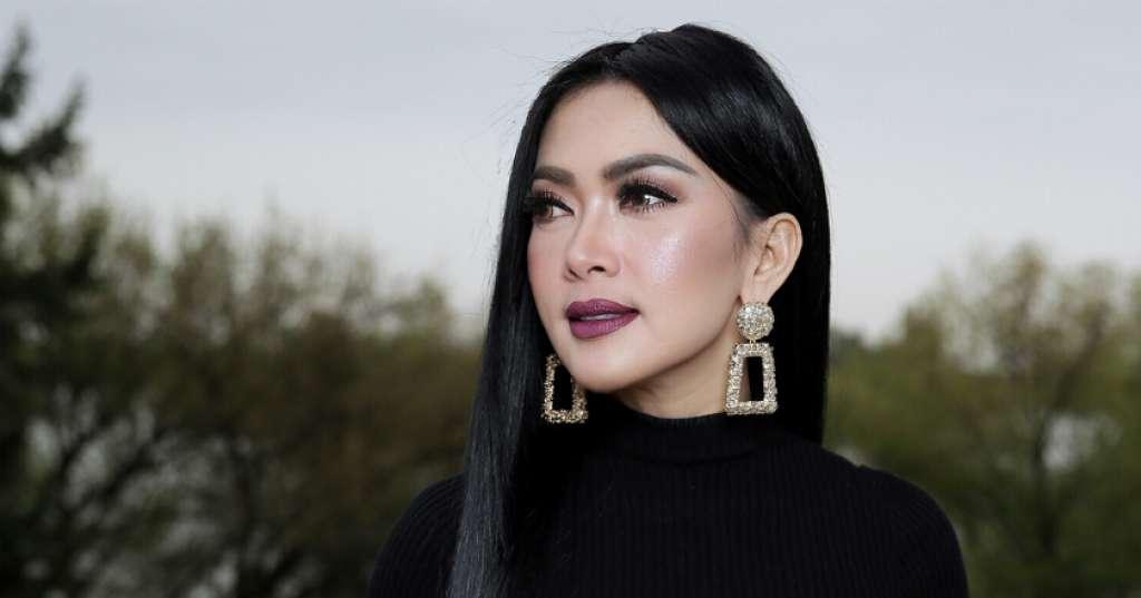 Hari Ini, Syahrini dan Reino Barack Melangsungkan Akad Nikah