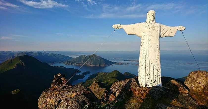 Geger! Ikon Patung Yesus Kristus di Pegunungan Norwegia Hilang