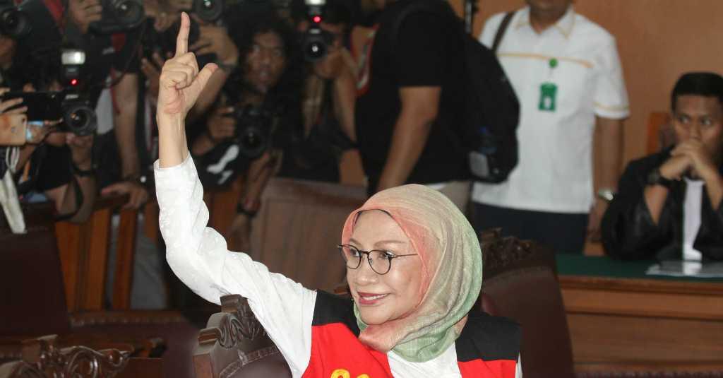 Ratna Acungkan Salam 2 Jari di Sidang, HNW: Jangan Menambah Masalah