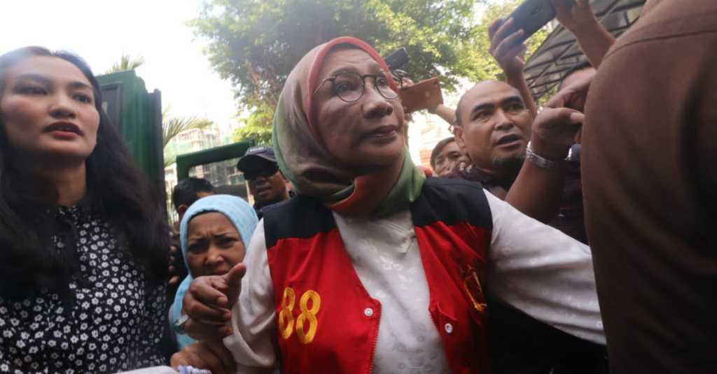 Hadapi Sidang Perdana, Ratna Sarumpaet ditemani Atiqah Hasiholan