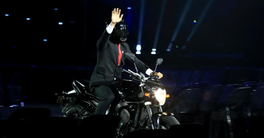 Adegan Bermotor di Pembukaan Asian Games, Jokowi: Presiden Akrobat Seperti Itu Ya Gila, Bro!