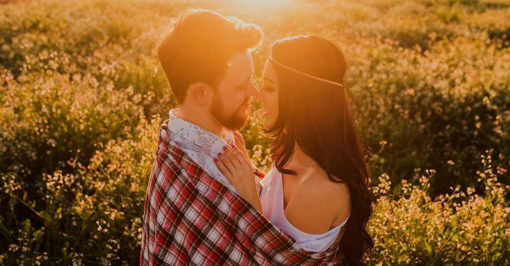 Ingin Hapus Mantan di Foto Terbaikmu? Layanan Unik Ini Bisa Membantumu