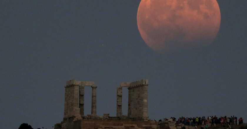 Teori Konspirasi: China Telah Melucurkan Bulan Buatan