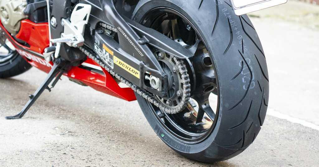 Ingin Ban Tubeless Motor Kamu Awet? Ini Tipsnya!