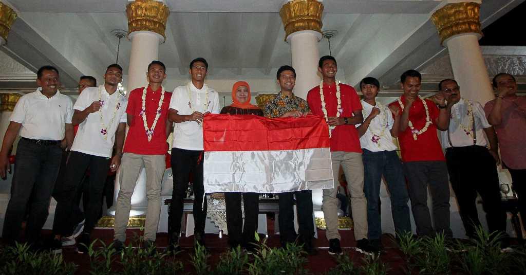 Gubernur Khofifah Siap Damaikan Bonek dan Aremania