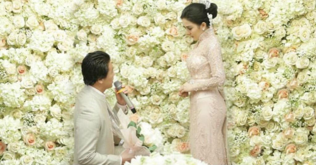 So Sweet! Syahrini dan Reino Barack Ungguh Foto Lamaran