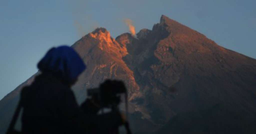 Gunung Merapi Kembali Lucurkan Lava Pijar ke Arah Kali Gendol
