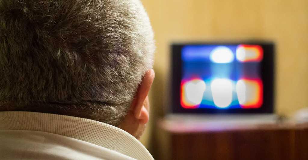 Lansia Terlalu Lama Nonton TV Bisa Bikin Pikun