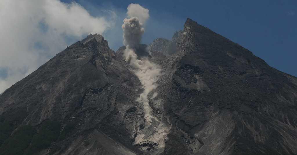Gunung Merapi Kembali Luncurkan Guguran Lava Pijar Sebanyak 2 Kali