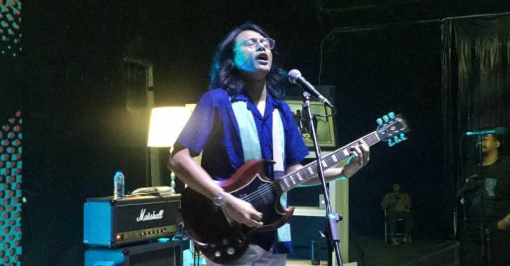 Unik! Para Personel The Adams Gelar Showcase di Tempat Terpisah