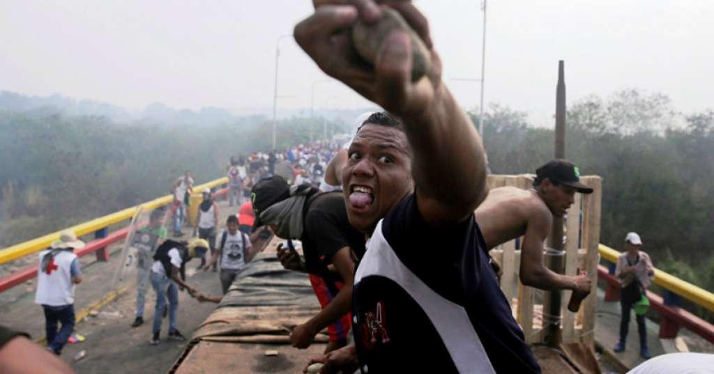 Kolombia akan Izinkan Warga Venezuela Melintasi Perbatasan