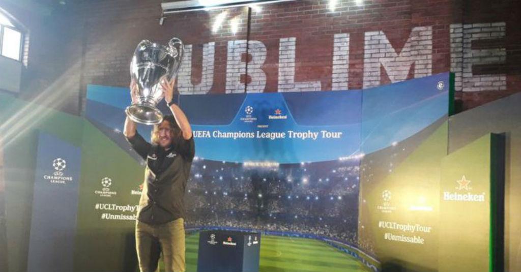 Legenda Barcelona Sambangi Jakarta dalam Tur Piala Liga Champions