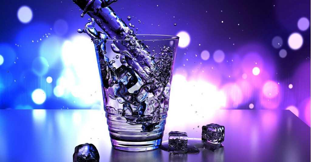 Benarkah Minum Air Es Bisa Bikin Tubuh Gemuk?