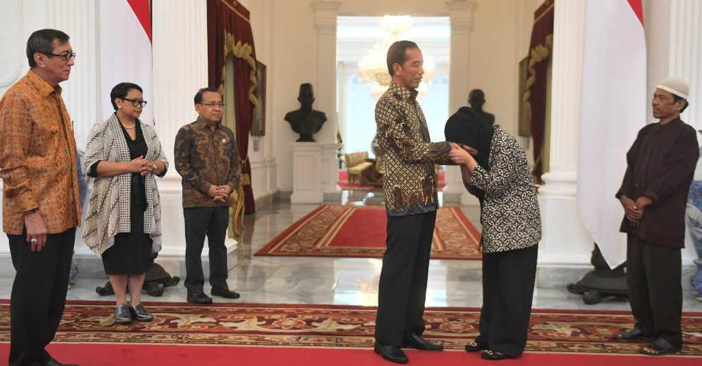 Presiden Joko Widodo Terima Kedatangan Siti Aisyah di Istana Merdeka