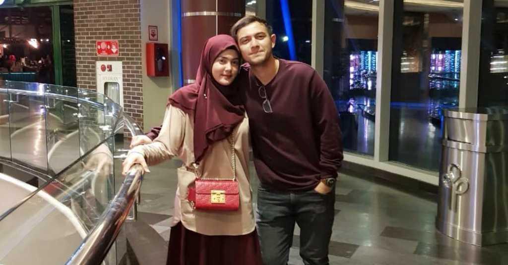 Istri Tampil Berhijab, Rifky Balwell Senang