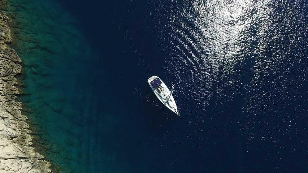 Berkat Celana Jeansnya, Pria yang Hilang di Laut Bisa Selamat