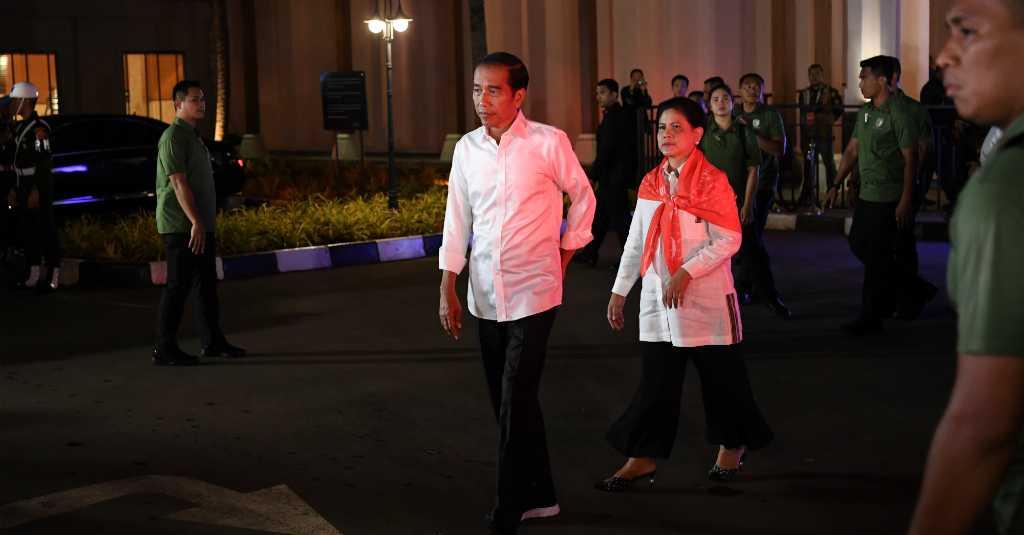 Jokowi Tiba-tiba Pergi Sebelum Debat Ketiga Dimulai, Kenapa?