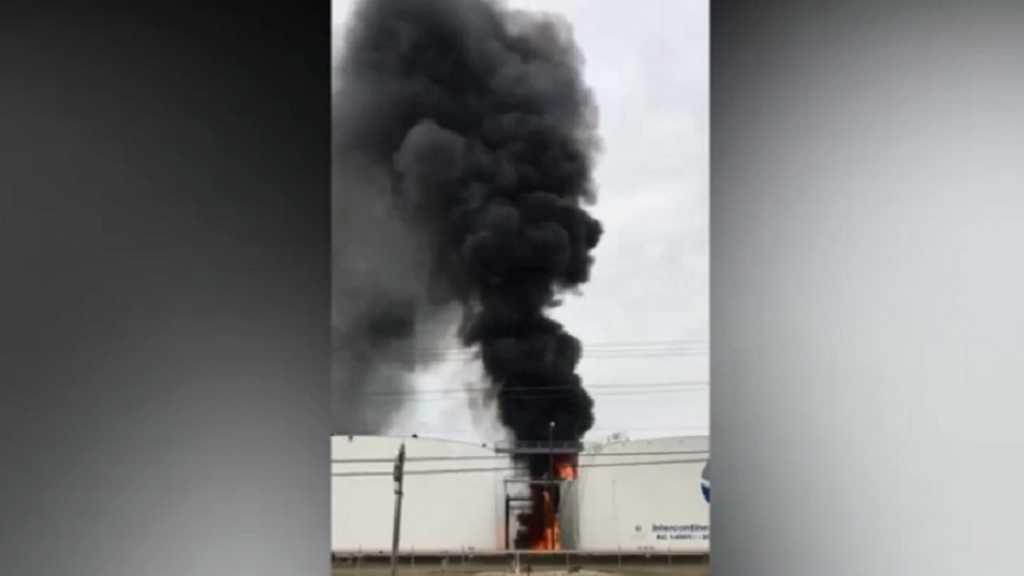 Tanki Zat Kimia Naphtha Texas Terbakar, Warga Langsung Dievakuasi