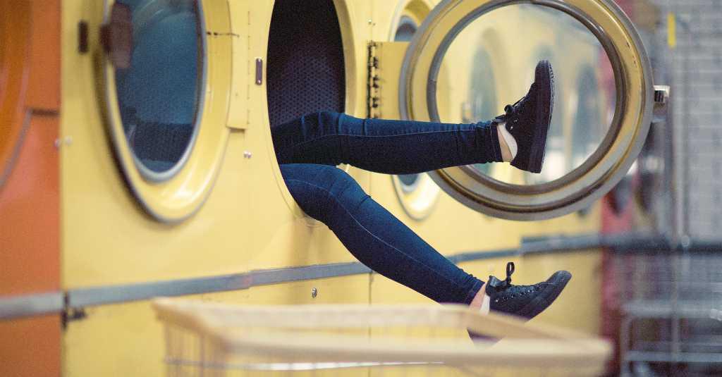 Jangan Sembarang Mencuci Sepatu, Kenali Karakteristik Bahannya