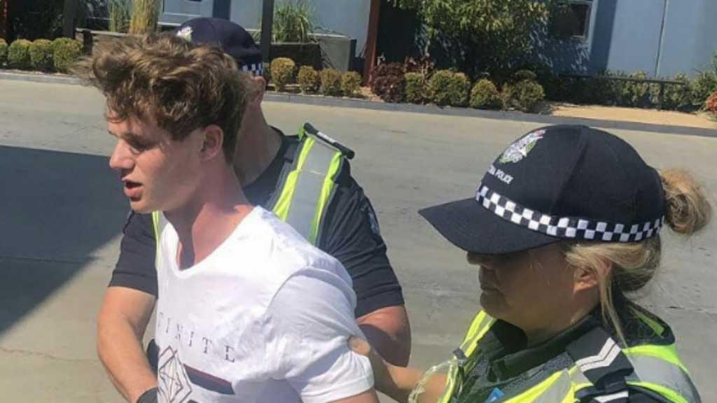 Lempar Telur ke Senat Anning, Aksi Eggboy Ini Dipuji Netizen