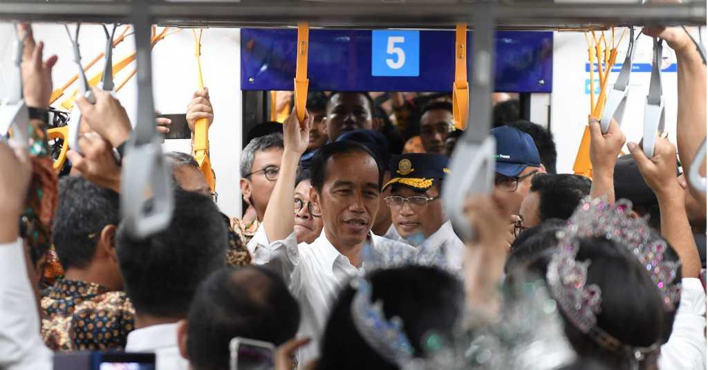 Saat Presiden Jokowi Ajak Jajaran Menterinya Jajal MRT Jakarta