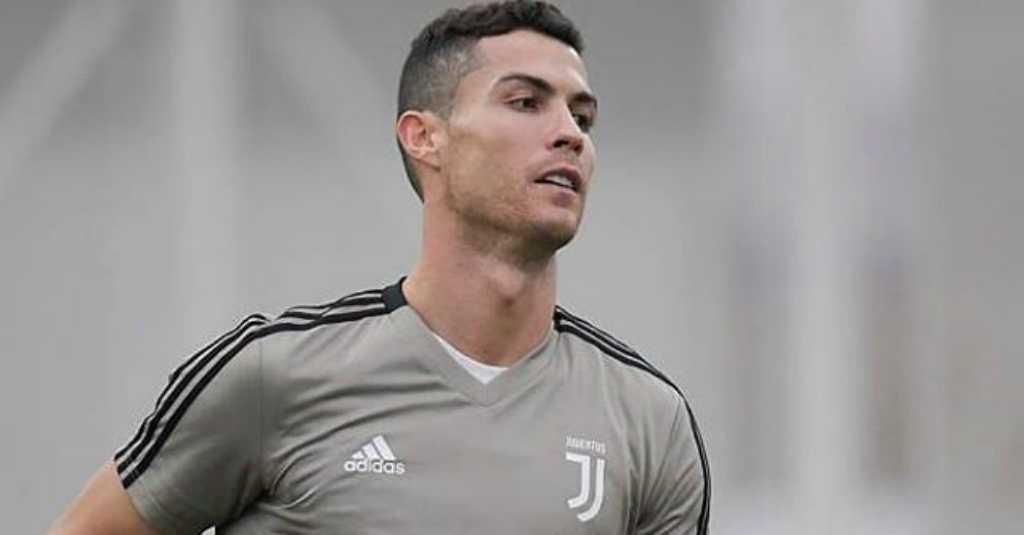 Cristiano Ronaldo Buka Klinik Rambut