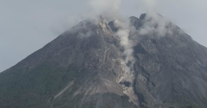Gunung Merapi Keluarkan Guguran Lava Pijar, Jarak Luncur 1.000 Meter