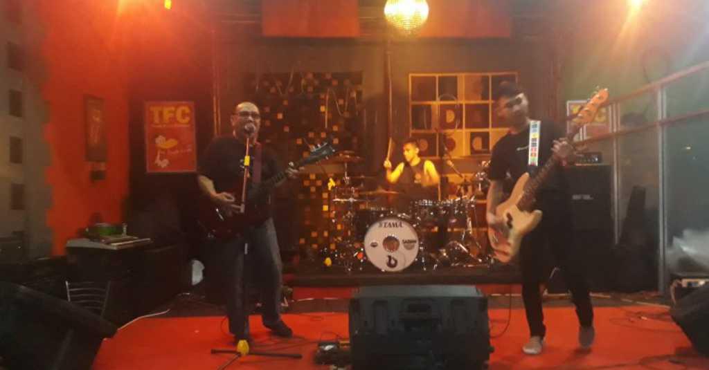 Drummer Legendaris Indonesia Puji Generasi Milenial Menggebuk Drum