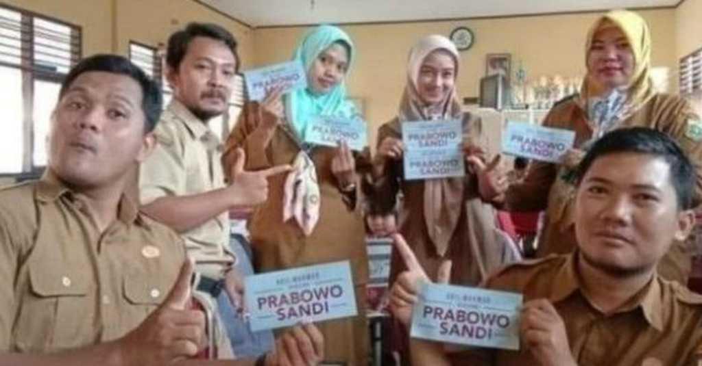 BPN Soal Guru Honorer Foto 2 Jari: Mereka Korban Janji Palsu Jokowi