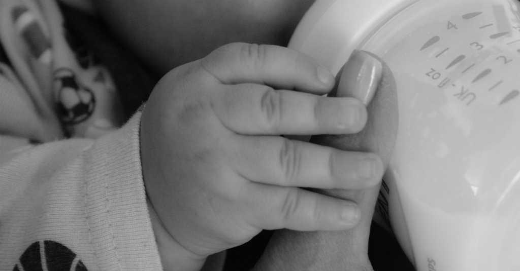 Jepang Ciptakan Alat yang Bisa Membuat Seorang Ayah Menyusui