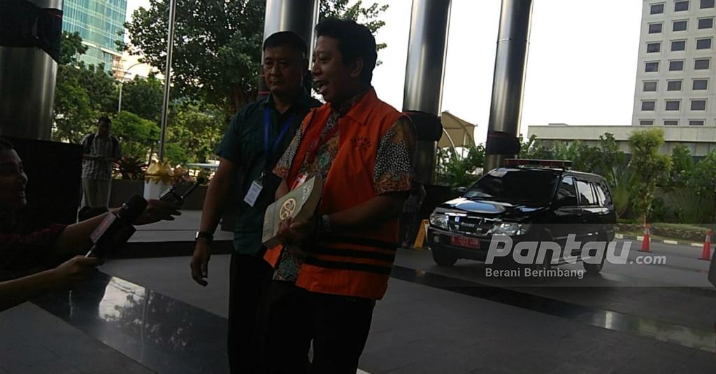 Jalani Pemeriksaan Perdana, Rommy Bawa Buku Sejarah Nabi