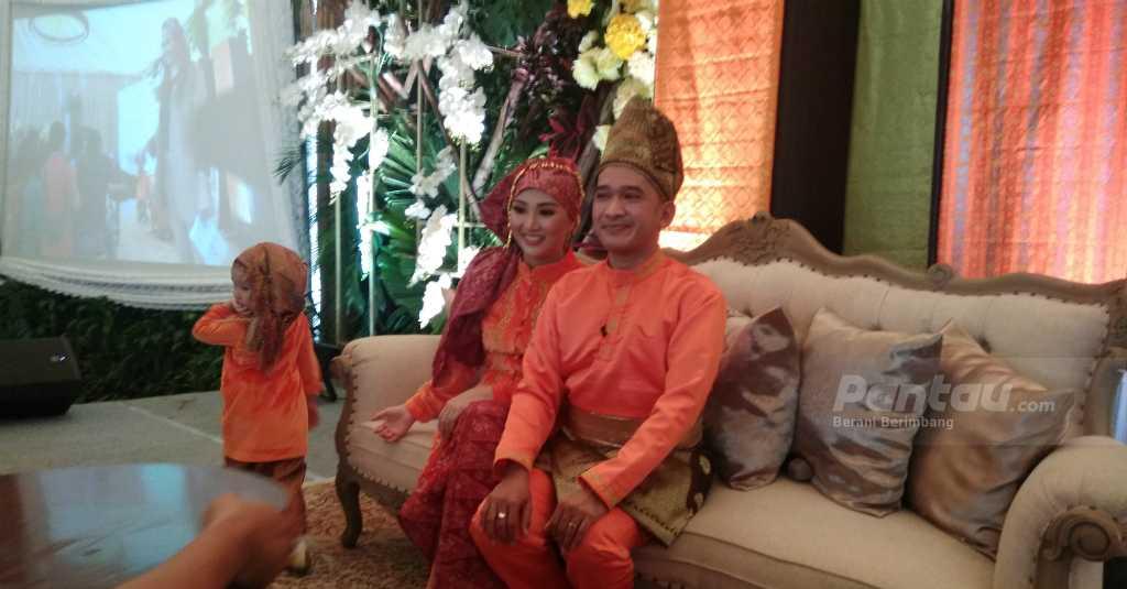 Belah Kelapa Tepat di Tengah, Isyarat Anak Kedua Ruben Laki-laki?