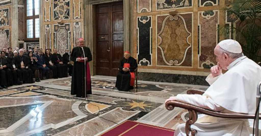 Teknologi Kian Maju, Bagaimana Paus Francis Mengatur Masa Depan Robot?