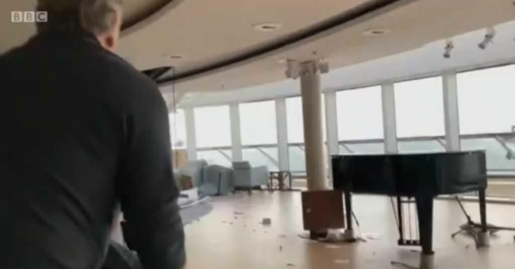 Bak Titanic! Penumpang Kalang Kabut, Kapal Pesiar Nyaris Menabrak Batu