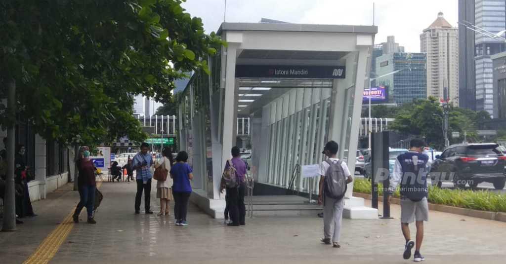 Hmm... MRT Rp8.500 vs Transjakarta Rp3.500, Kalian Pilih Mana?