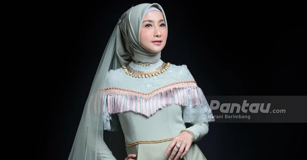 Terkenal dengan Logat Sunda, Desy Ratnasari Dituntut Berbahasa Padang