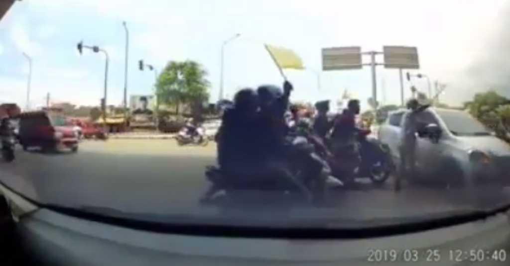 Viral Aksi Anarkis Pengiring Jenazah Pukuli Mobil, Ini Kata Polisi