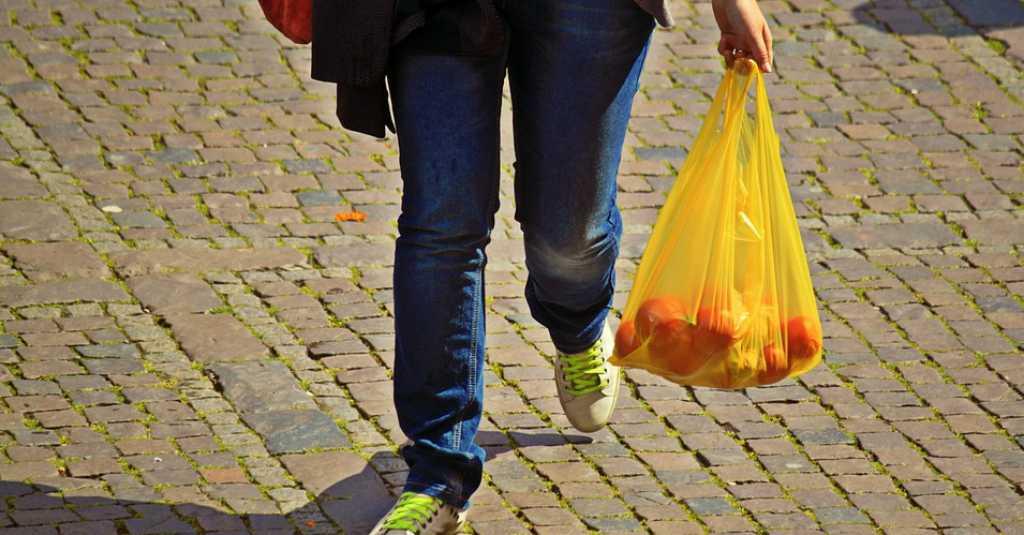 300 Juta Sampah Plastik 'Hantui' Jakarta, Diet Kantong Plastik Yuk!