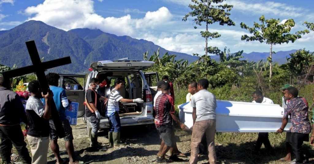 Korban Banjir Bandang di Sentani Papua Dimakamkan Massal