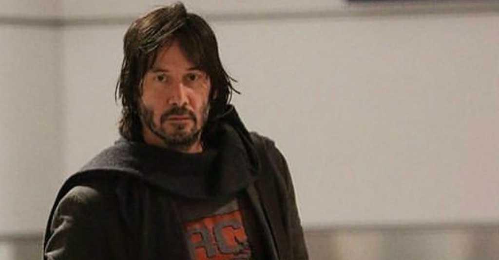 Bantu Penumpang Pesawat Mendarat Darurat, Keanu Reeves Jadi Sorotan