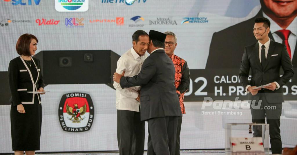 Pengamat: Kedua Capres Saling Klarifikasi Isu Miring di Debat Keempat