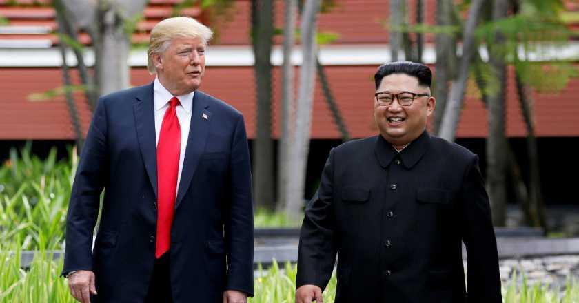 Jaga Hubungan Baik dengan Kim, Trump: Sanksi untuk Korut Belum Perlu