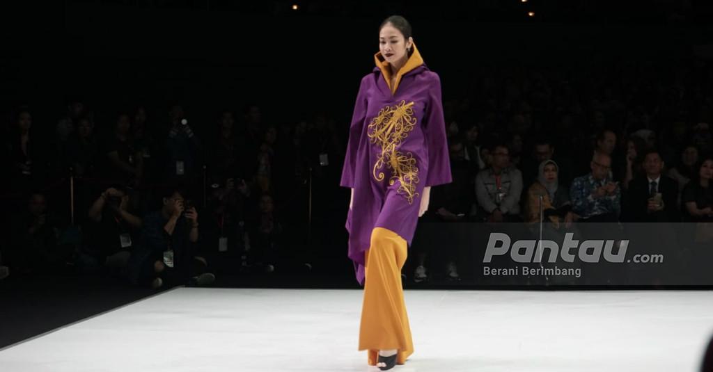 Agnes Budhisurya Olah Kekayaan Borneo Melalui Karya Busana