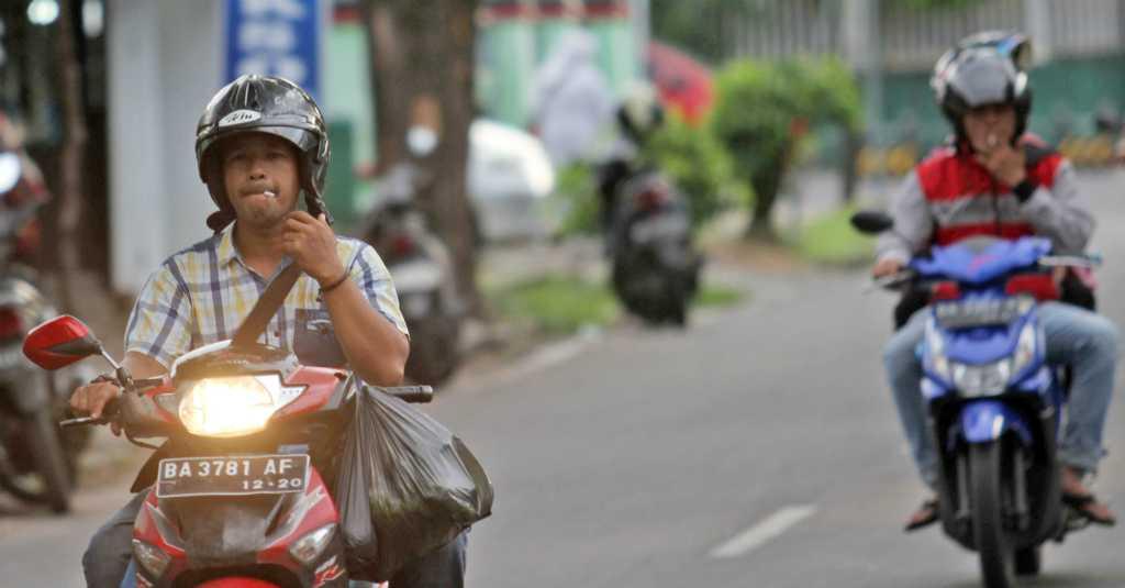 Penjelasan Polisi Soal Denda Bagi Pemotor yang Merokok di Jalan